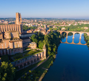 photo aérienne de la ville d'Albi