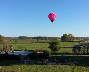 montgolfière qui passe dans le ciel du Tarn